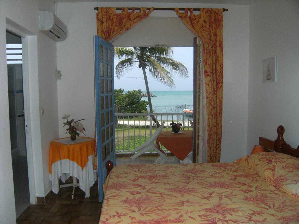Le Gligli Bed & Breakfast Le Gosier  Bagian luar foto
